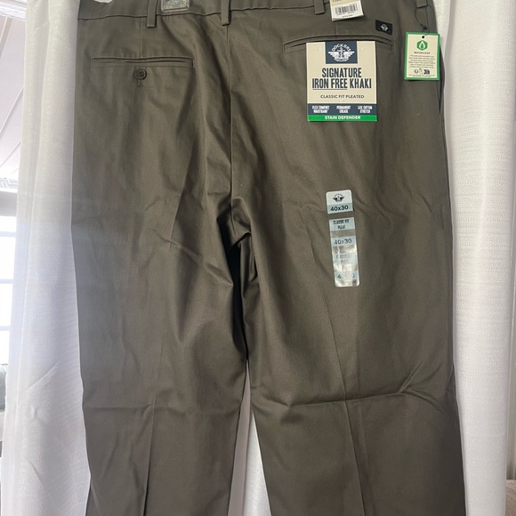 Dockers from Macys
Size 42x30
Two colors
Classic fit - Picture 5 of 5
